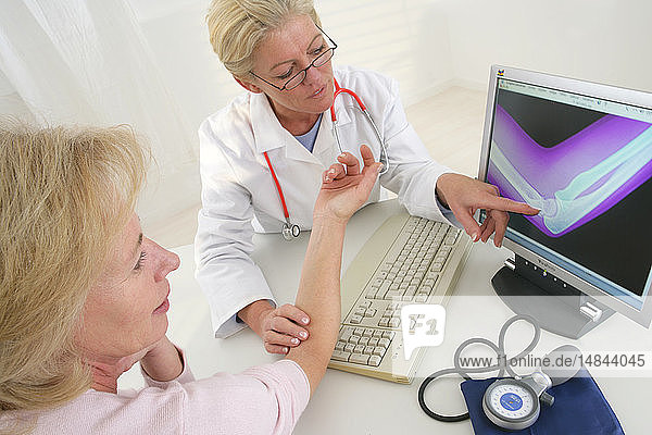 HOSPITAL CONSULTATION ELDERLY P.