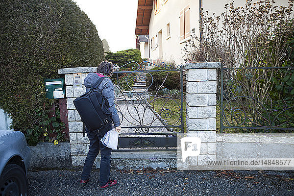 Reportage on a home health care service in Savoie France. A nurse goes to a patient´s home.