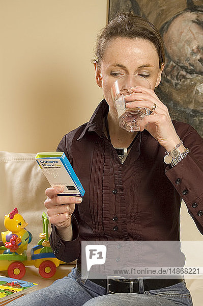 SMOKING TREATMENT WOMAN