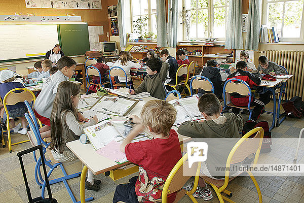 PRIMARY SCHOOL CLASS