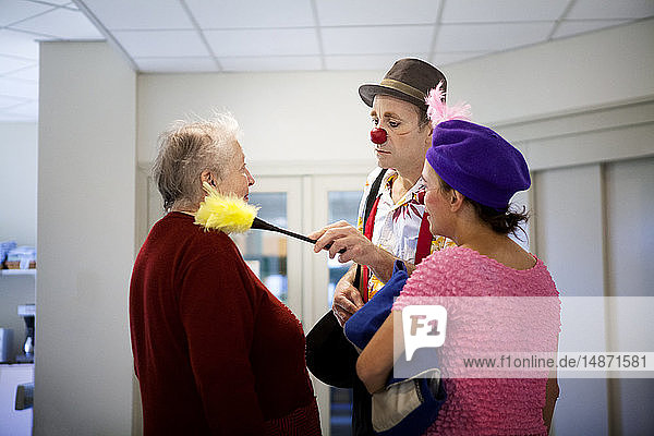 Reportage über die Clowns des Vereins les InstantaNez in einem Pflegeheim in Haute-Savoie  Frankreich.