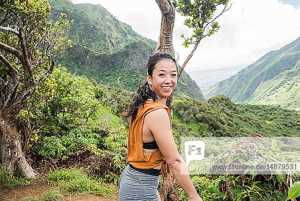 Wanderer im Regenwald  Iao Valley  Maui  Hawaii