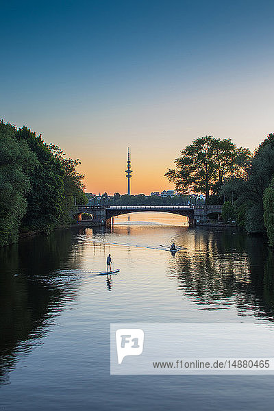 Wassersport auf der Alster Hafen City Hamburg Deutschland