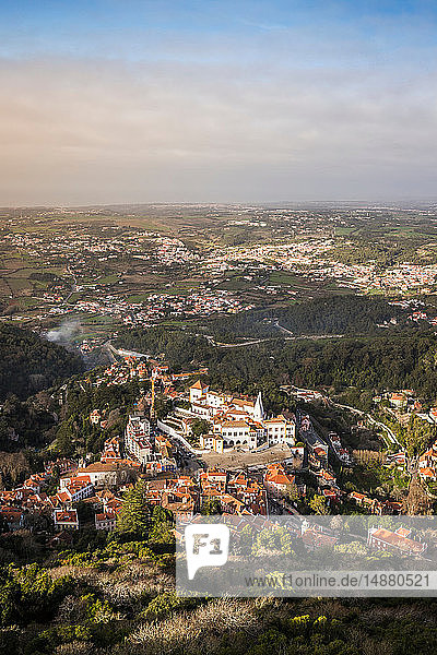 Landschaft mit Fernsicht  Hochwinkelansicht  Sintra  Lissabon  Portugal