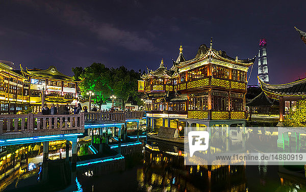 Tea house in Yu Garden at night  Shanghai  China