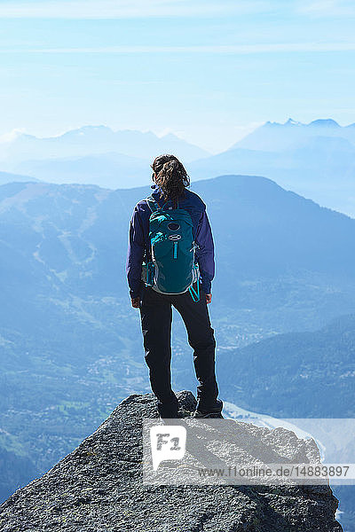 Bergsteiger auf dem Gipfel  Chamonix  Rhône-Alpen  Frankreich