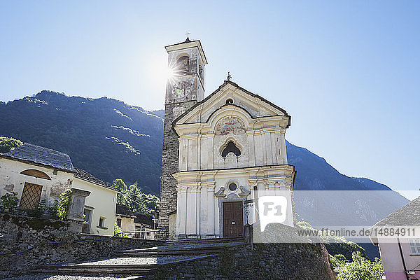 Schweiz  Tessin  Verzascatal  Kirche in Lavertezzo