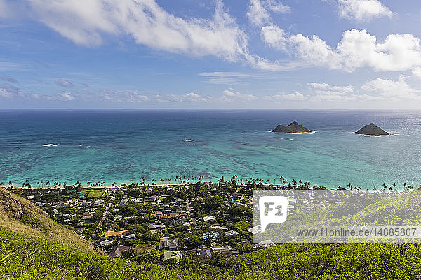 USA  Hawaii  Oahu  Kailua  Blick vom Lanikai Pillbox Trail  Kaiwa Ridge Trail  auf Na Mokulua  die Zwillingsinseln
