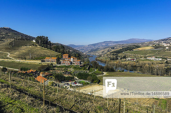 Portugal  Douro-Tal mit Douro-Fluss