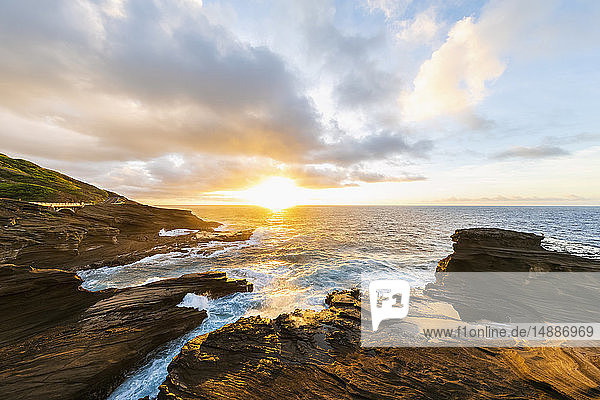 USA  Hawaii  Oahu  Lanai  Pazifischer Ozean bei Sonnenaufgang