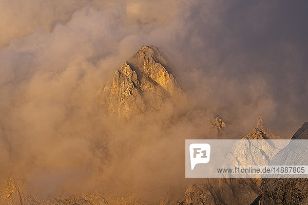 Italien Venetien Dolomiten Alta Via Bepi Zac Sonnenuntergang auf der Marmolada