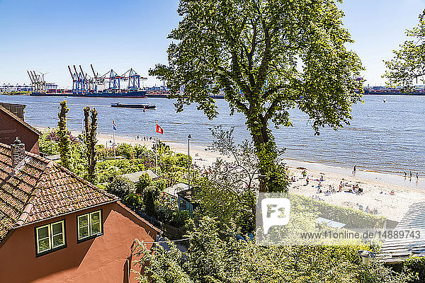 Germany  Hamburg  Oevelgoenne  house at the Elbe shore seen from Himmelsleiter