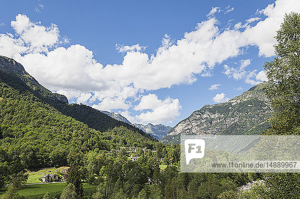 Schweiz  Tessin  Verzascatal  Berglandschaft