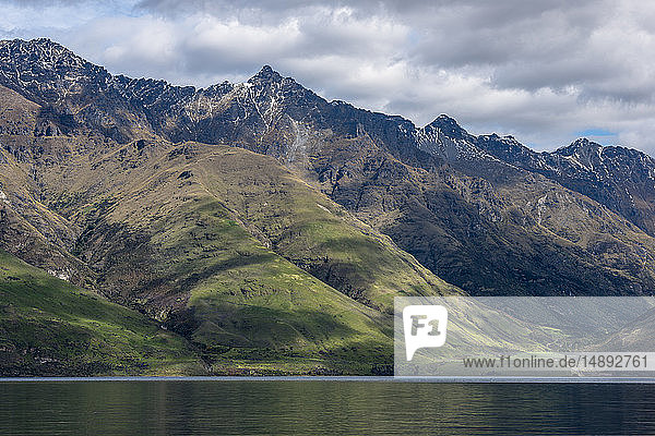 Berge am Lake Wakatipu bei Queenstown  Neuseeland