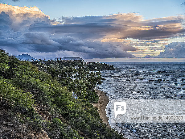 Südliche Küstenlinie von Oahu in der Nähe von Waikiki; Oahu  Hawaii  Vereinigte Staaten von Amerika