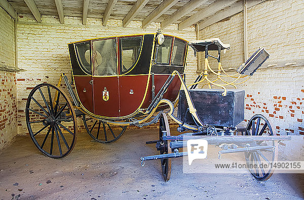 Alter Wagen in einem Kutschenhaus; Mount Vernon  Virginia  Vereinigte Staaten von Amerika
