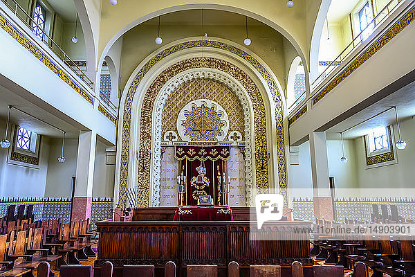 Die Synagoge Kadoorie Mekor Haim ist die größte Synagoge auf der Iberischen Halbinsel und eine der größten in Europa. Sie wurde 1938 eingeweiht  zu einer Zeit  als in Deutschland Synagogen verbrannt wurden; Porto  Portugal