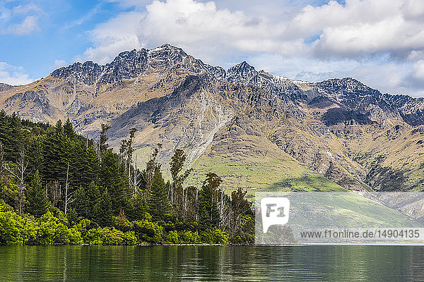 Schöne Aussicht auf den Lake Wakatipu in der Nähe von Queenstown; Südinsel  Neuseeland