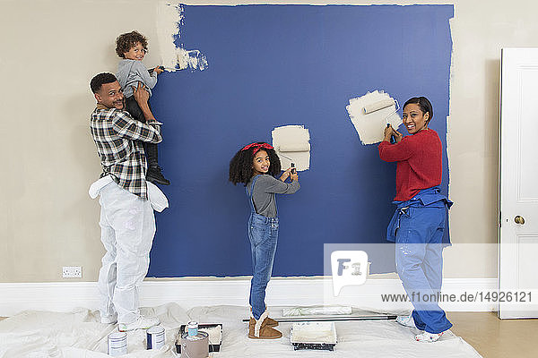 Porträt glückliche Familie Malerei Wand