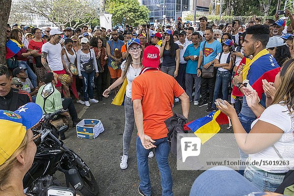 Once again  Venezuelans went out to demonstrate this Saturday  February 2  throughout Venezuela and the world  in order to support the decisions taken by the European Union against the government of Nicolás Maduro.