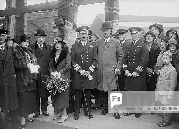 Gruppenbild mit Marineoffizieren  um 1935. Schöpfer: Kirk & Söhne aus Cowes.