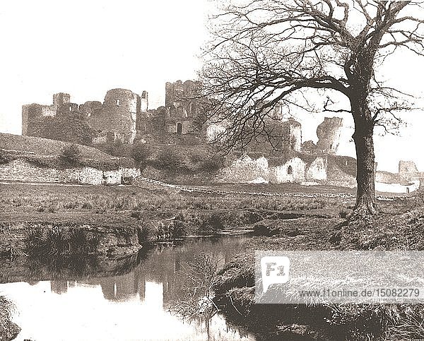 Schloss Caerphilly  Wales  1894. Schöpfer: Unbekannt.