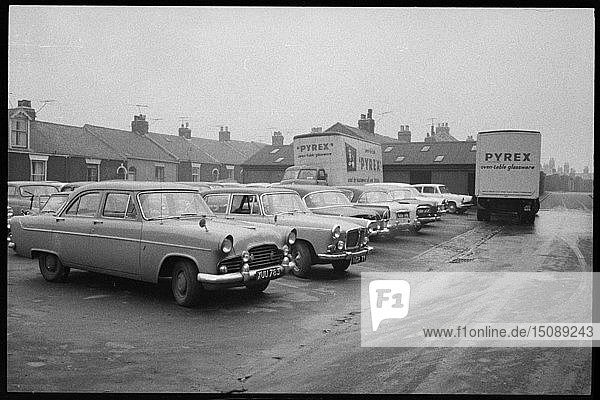 Parkplatz  Wear Flint Glass Works  Alfred Street  Millfield  Sunderland  1961. Schöpfer: Eileen Deste.
