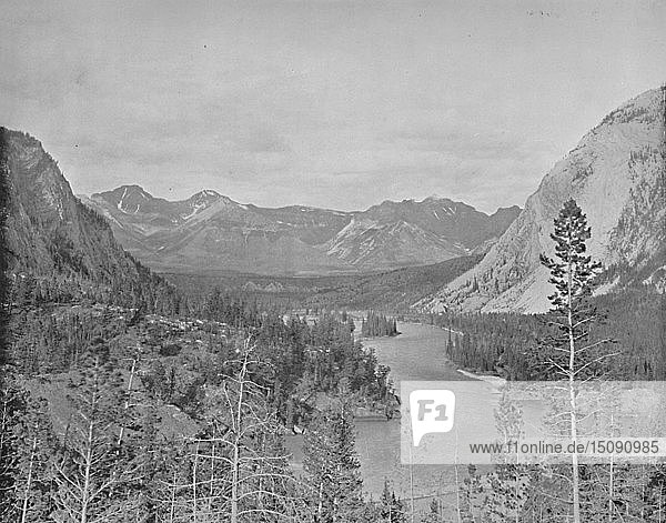 Tal des Bow River  Alberta  Kanada   um 1897. Schöpfer: Unbekannt.