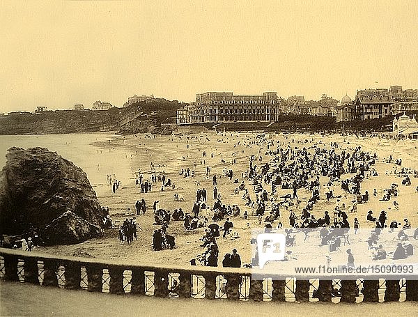 Biarritz - A la Grande Plage  um 1930. Schöpfer: Unbekannt.