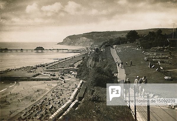 Small Hope Bay und Shanklin Pier  I.W.  vom Cliff Walk aus   um 1920. Schöpfer: Unbekannt.