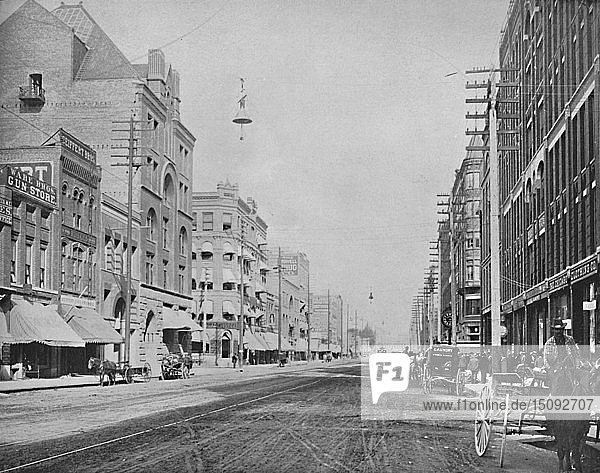 Riverside Avenue  Spokane  Washington   um 1897. Schöpfer: Unbekannt.