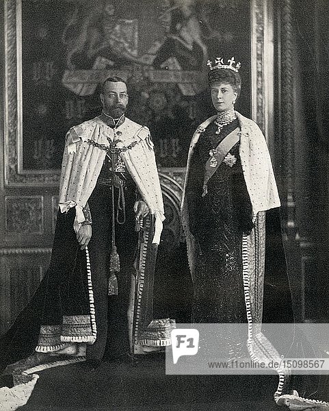 König Georg V. und Königin Mary bei ihrer ersten Parlamentseröffnung   6. Februar 1911  (1951). Schöpfer: W&D Downey.