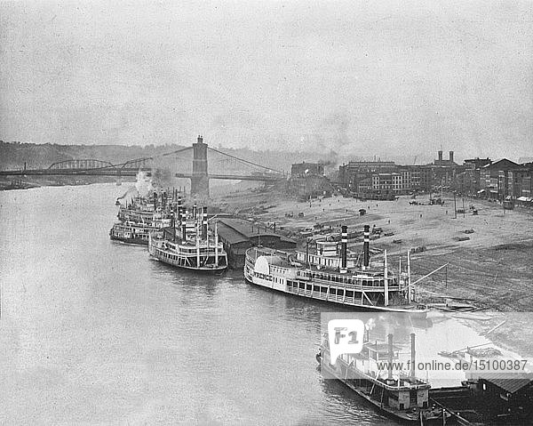 Flussfront  Cincinnati  Ohio  USA  um 1900. Schöpfer: Unbekannt.
