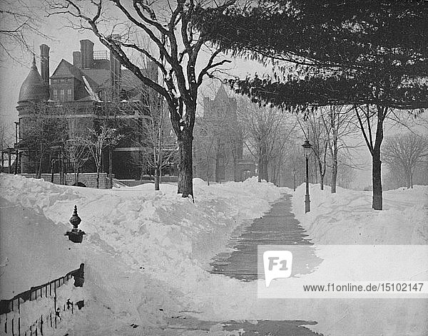 Summit Avenue im Winter  St. Paul  Minnesota   um 1897. Schöpfer: Unbekannt.