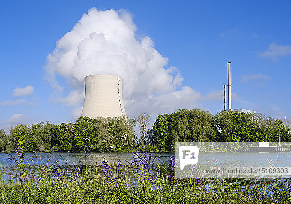 Kernkraftwerk Isar  Stausee Niederaichbach  bei Landshut  Bayern  Deutschland