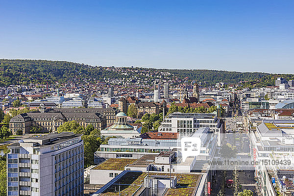 Blick über die Stuttgarter Innenstadt mit der Königstraße  Deutschland