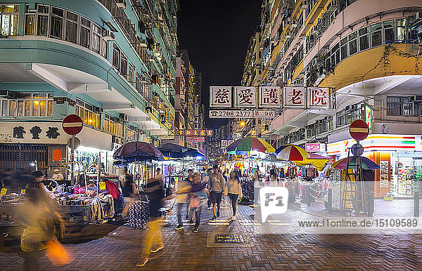 Sham Shui Po-Straßenmarkt bei Nacht  Hongkong  China