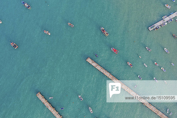 Portugal  Algarve  Sagres  Hafen  Luftaufnahme von Booten auf dem Meer