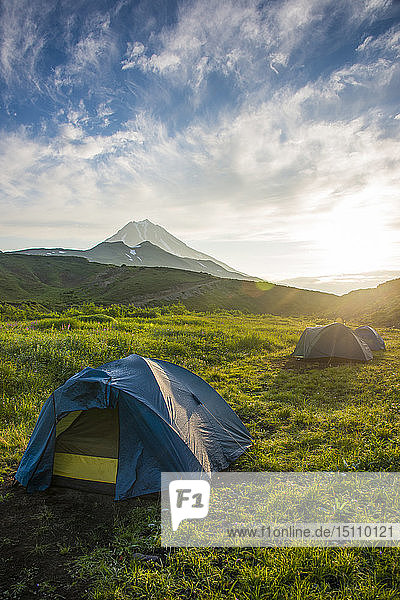 Russland  Kamtschatka  Camping unterhalb des Vulkans Vilyuchik