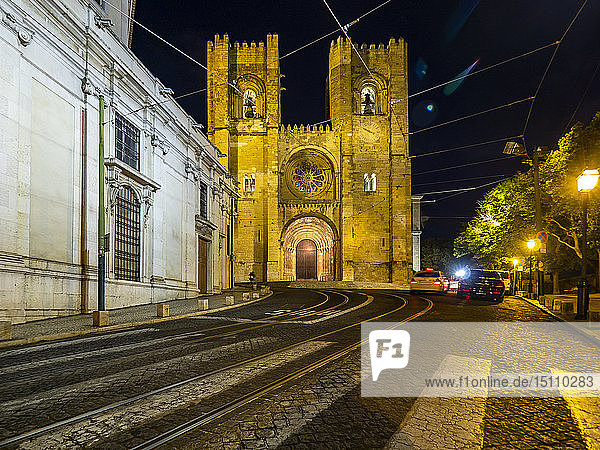 Patriarchalische Kathedrale bei Nacht  Lissabon  Portugal