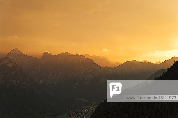 Österreich Tirol Maurach Rofangebirge bei Sonnenuntergang
