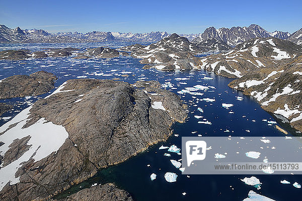 Grönland  Ostgrönland  Luftaufnahme der Insel Ammassalik und des Fjords mit Pack- oder Treibeis