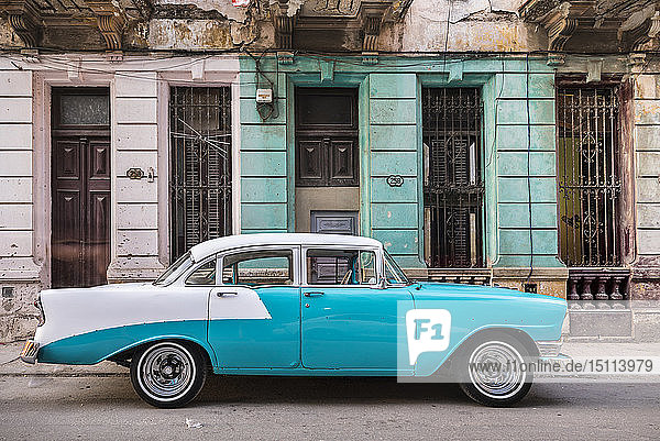 geparkter Oldtimer  Havanna  Kuba