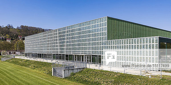Deutschland  Tübingen  moderne Mehrzweckhalle Paul Horn-Arena mit Sonnenkollektoren