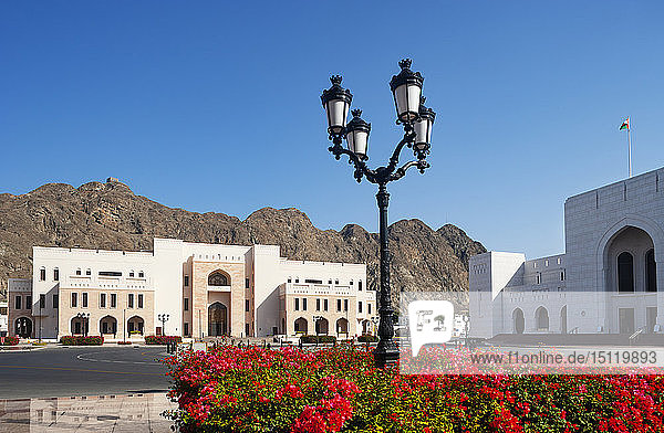 Straßenlaterne am Al Alam-Platz Finanzministerium Regierungsviertel Muskat Oman