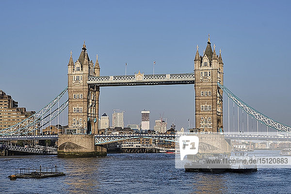 Großbritannien  London  Themse und Tower Bridge