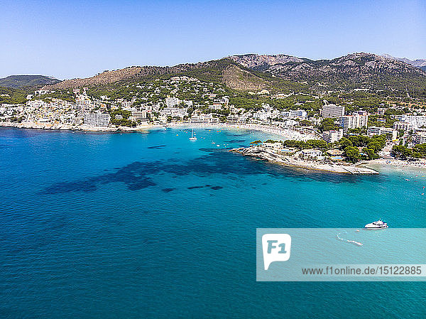 Spanien  Mallorca  Costa de la Calma  Luftaufnahme über Peguera mit Hotels und Stränden
