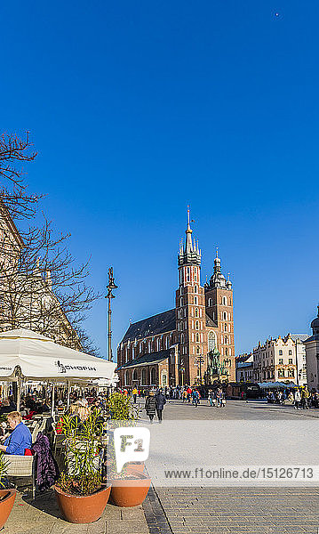 Marienbasilika auf dem Hauptplatz der mittelalterlichen Altstadt von Krakau  UNESCO-Weltkulturerbe  Krakau  Polen  Europa