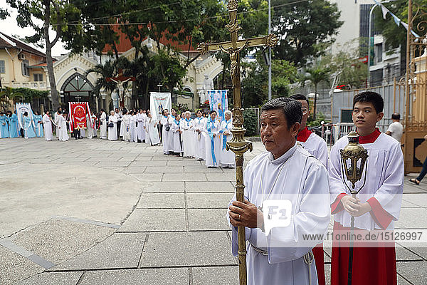 St. Philip-Kirche (Huyen Sy-Kirche)  Prozession zum Fest Mariä Himmelfahrt  Ho Chi Minh Stadt  Vietnam  Indochina  Südostasien  Asien