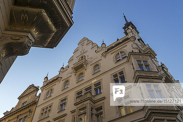 Fassade eines Jugendstilgebäudes im Josefov-Viertel der Altstadt  UNESCO-Weltkulturerbe  Prag  Böhmen  Tschechische Republik  Europa